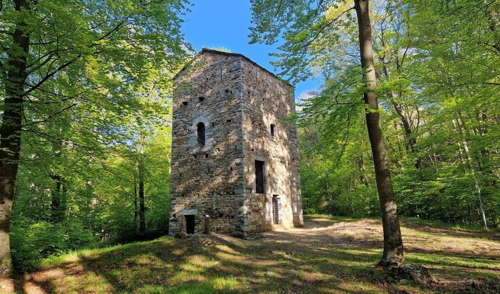 Suggestiva veduta della Torre di Redde in Capriasca (Lugano Eventi)