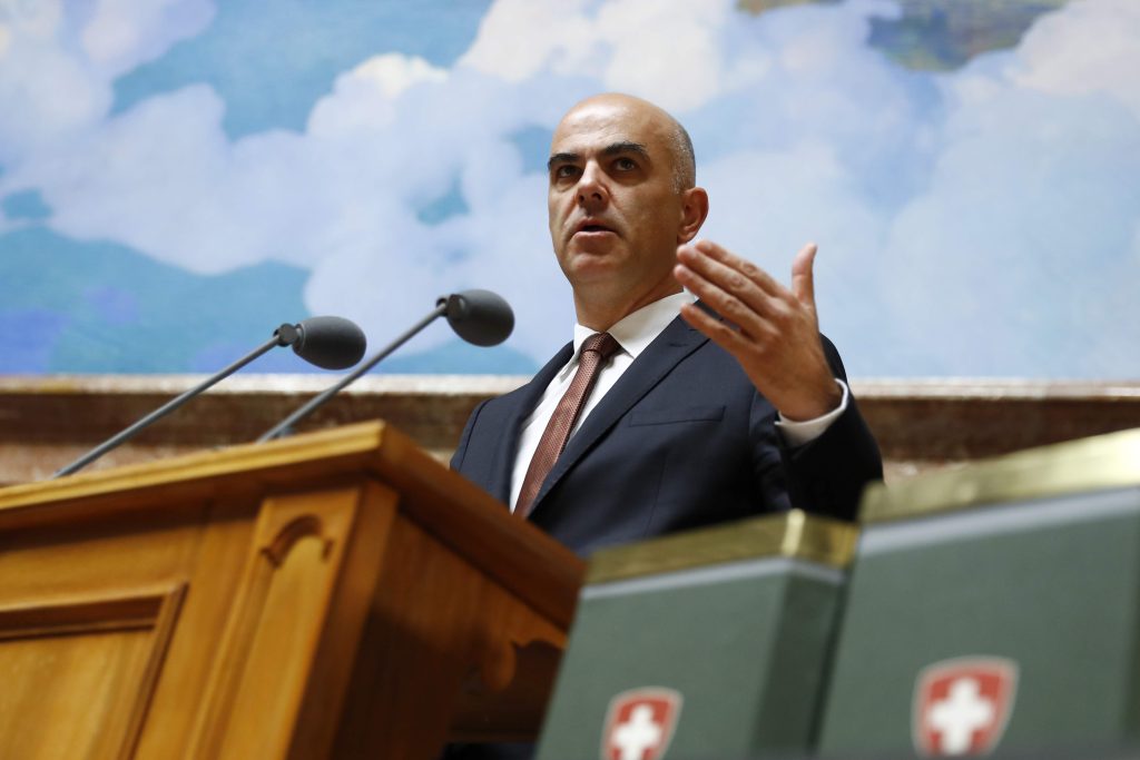 Il consigliere federale Alain Berset vuole ottenere che i cantoni armonizzino i loro sistemi scolastici (Keystone)