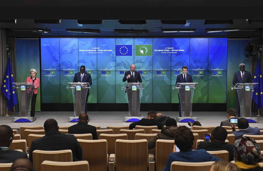 Da sinistra: von der Leyen, il presidente del Senegal Sall, Michel, Macron e il presidente della Commissione dell’Unione africana Faki Mahamat a Bruxelles (Keystone)