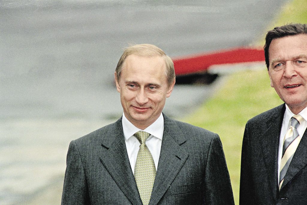 Vladimir Putin e, a destra, Gerhard Schröder nel 2000 (Keystone)