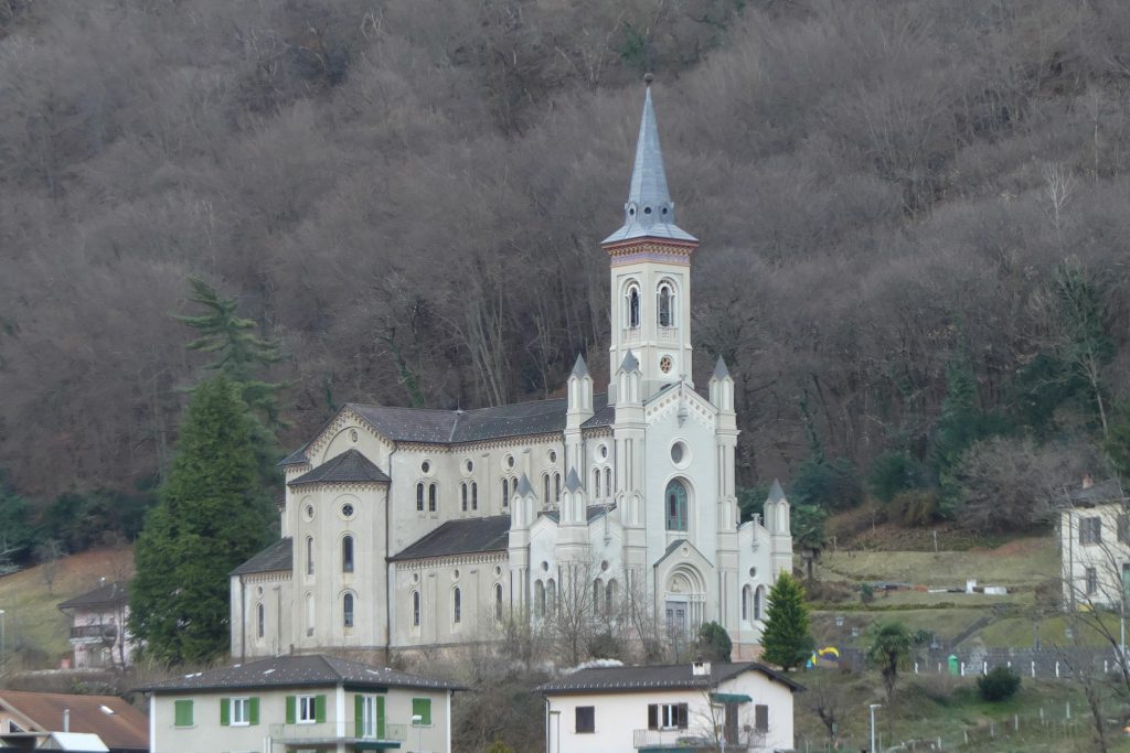 Facciata della chiesa di San Carlo Borromeo (Mantovani)