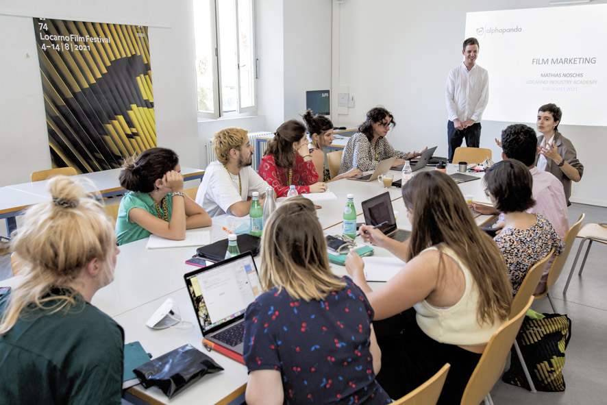 La Industry Academy a un seminario con Mathias Noschis-Alphapanda; a destra Marion Klotz, responsabile della Industry Academy (S. Spinelli)