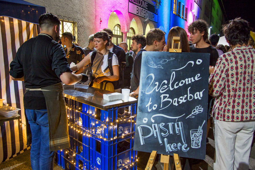 Spaghettata di mezzanotte al BaseCamp di Losone per la Filmmakers e Critics Academy (S. Spinelli)