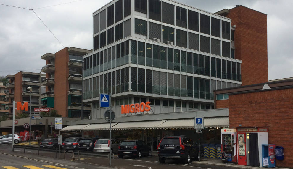 Un’offerta focalizzata sul fresco, con un ampio spazio dedicato alla frutta e verdura e un ricco assortimento di articoli Nostrani