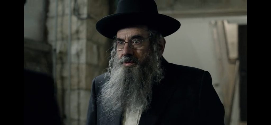 Doval'e Glickman in una scena dei nuovi episodi di Shtisel (Netflix)