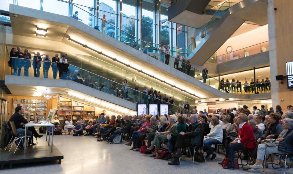 Per l'occasione il LAC si è trasformato in una grande piazza