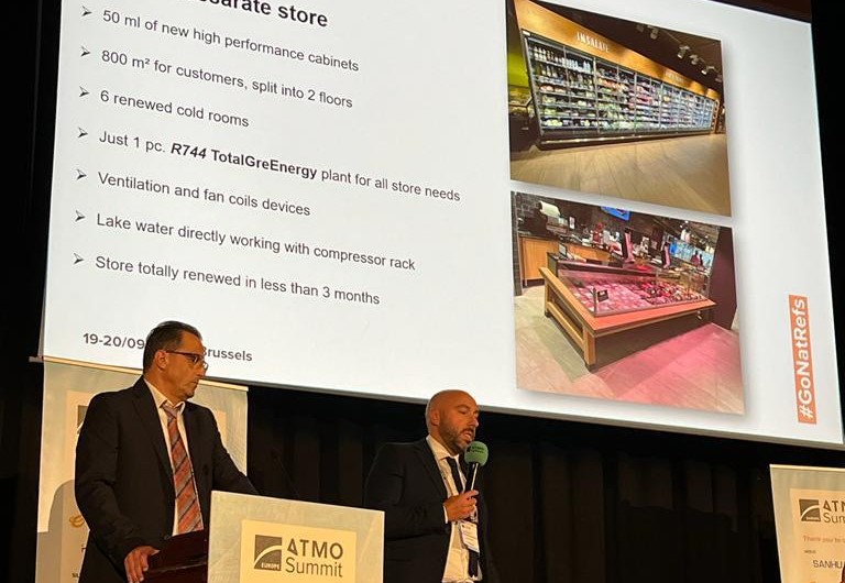 Il consulente tecnico di Migros Ticino Andrea Skory insieme a Luca Rossi (Biaggini SA) durante la conferenza di Bruxelles