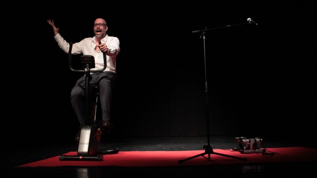 Un momento dello spettacolo di Spadaro