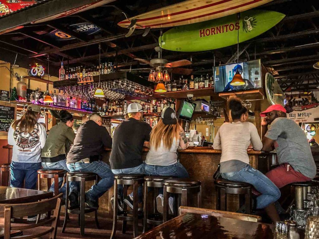 Un ristorante a Monterey lungo la celebre Cannery Row, ex strada delle fabbriche che inscatolavano il pesce, oggi attrazione turistica (Sara Pellicoro)