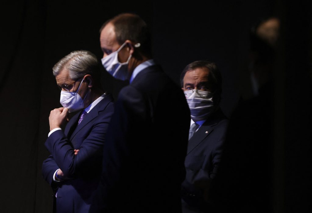 Da sinistra: Norbert Röttgen, Friedrich Merz e Armin Laschet (AFP)