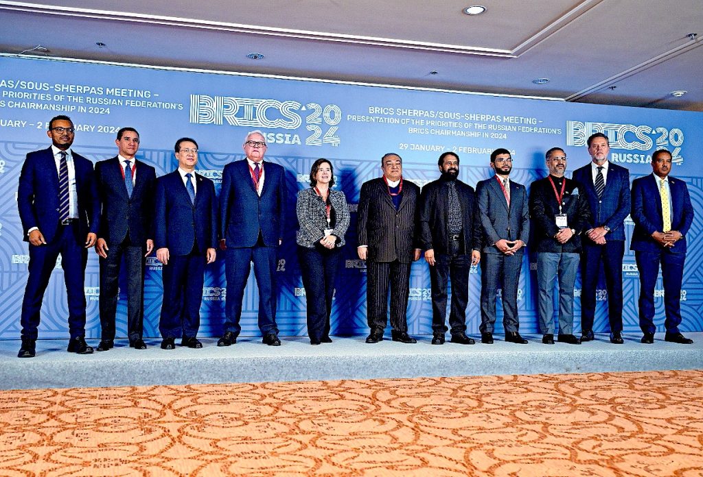 Rappresentanti dei membri dei BRICS, organismo di cui la Russia ha quest’anno la presidenza (Keystone)