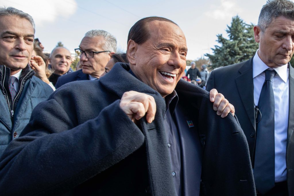 Berlusconi affermava: «Sono il Gesù Cristo della politica, una vittima, mi sacrifico per tutti» (Shutterstock)
