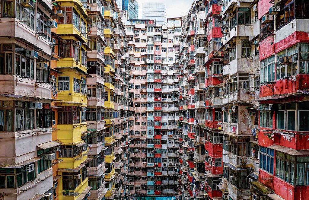 Complesso residenziale a Hong Kong, una delle aree più densamente popolate del mondo (Shutterstock)