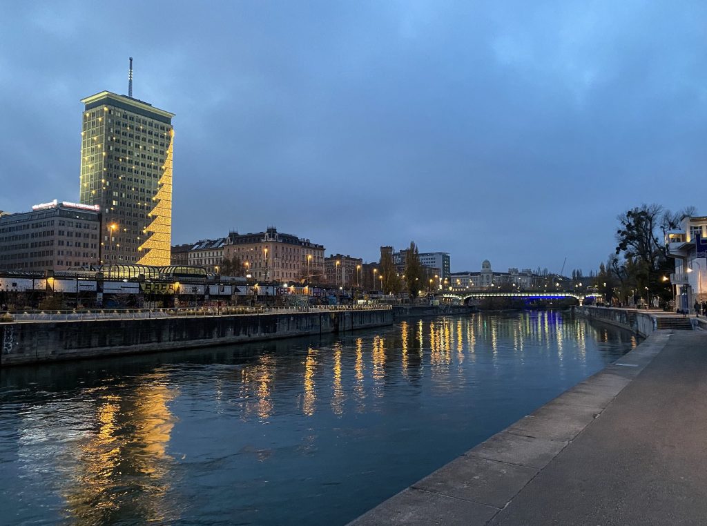 Passeggiata serale sul Donaukanal fra 1 e 2 distretto