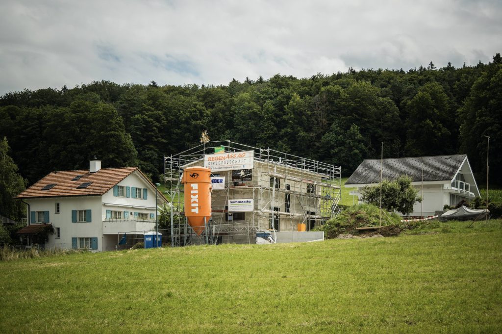 I bassi tassi d’interesse hanno favorito la costruzione di case proprie, negli anni scorsi. La tendenza ora si è invertita (Keystone)