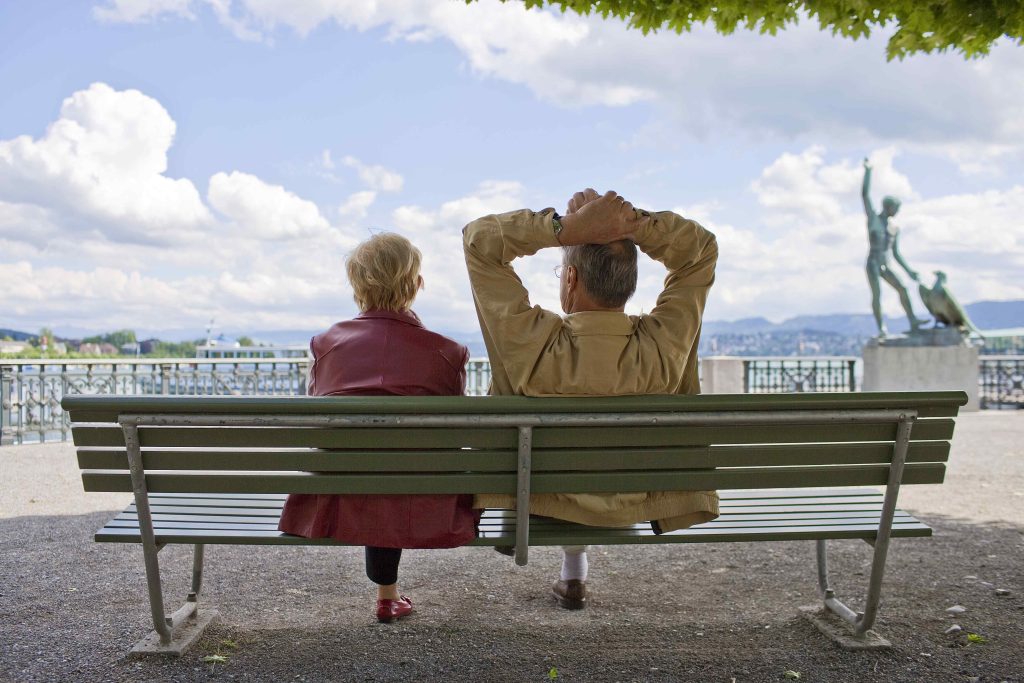 Secondo l’OCSE, in Svizzera l’età di pensionamento dovrebbe salire dapprima a 67 anni, poi orientarsi alla speranza di vita (Keystone)