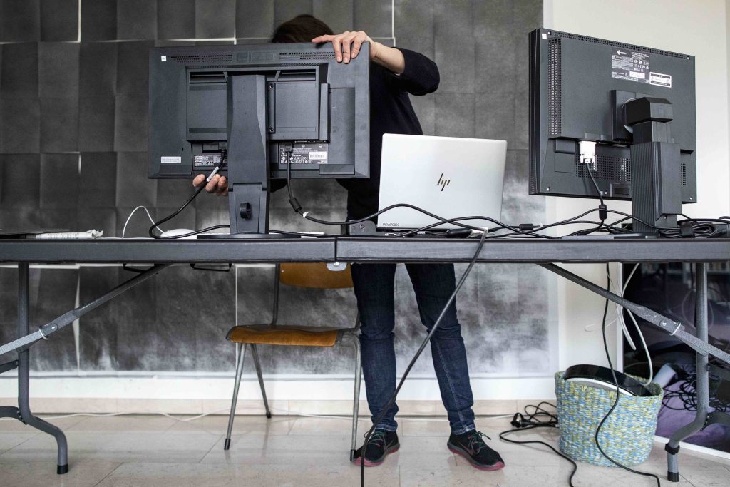 Nel telelavoro bisogna tutelarsi da eventuali violazioni del segreto professionale (Keystone)