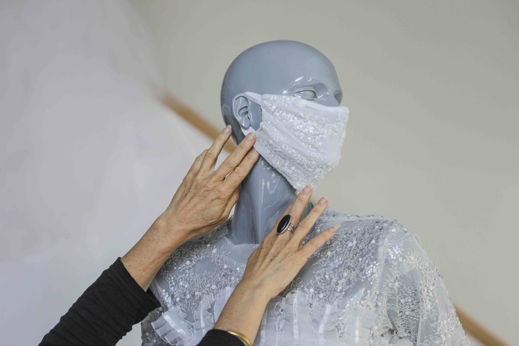 Anche l’abito da sposa si adatta alla pandemia (Keystone)