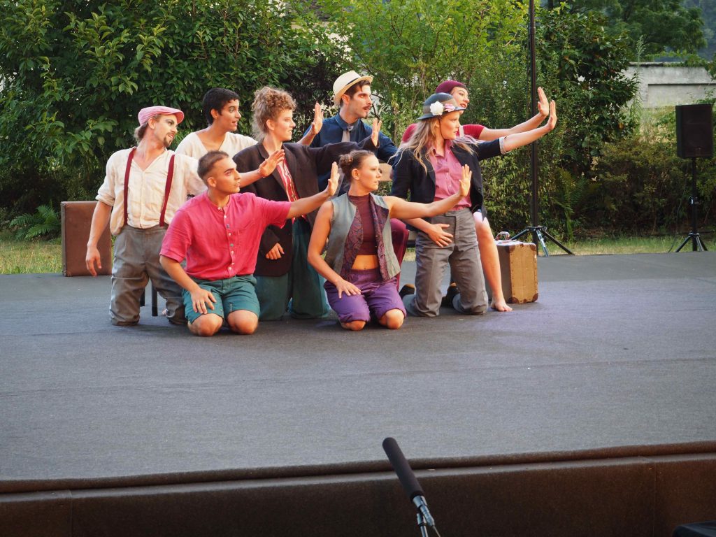 I giovani del «Variété», durante una prova (Teatro Dimitri)