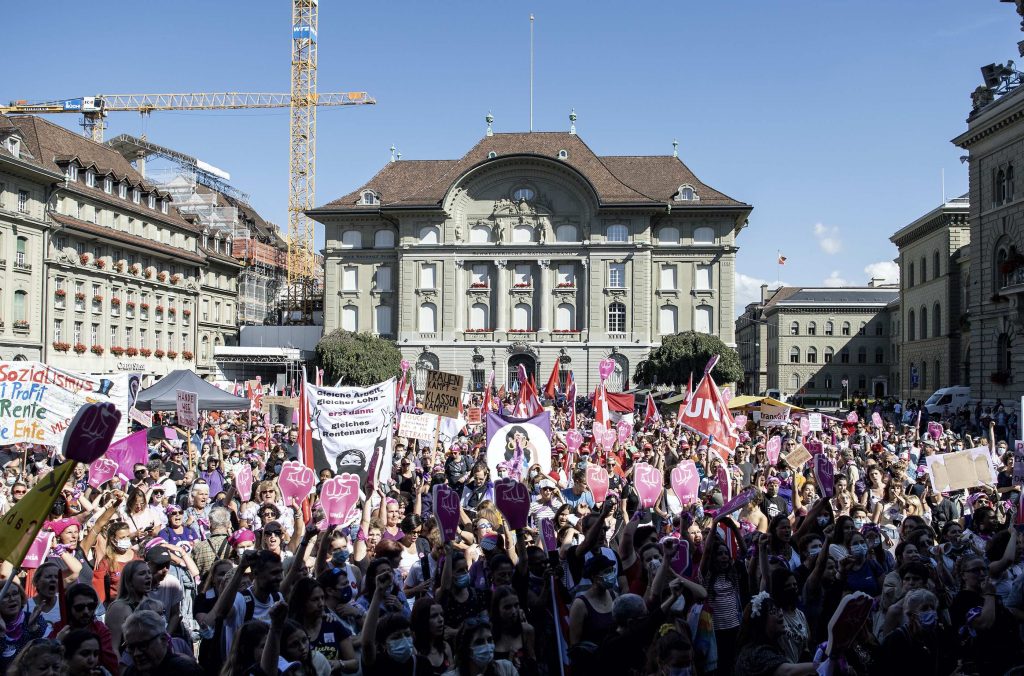 18 settembre 2021, manifestazione contro l’innalzamento dell’età di pensionamento delle donne (Keystone)
