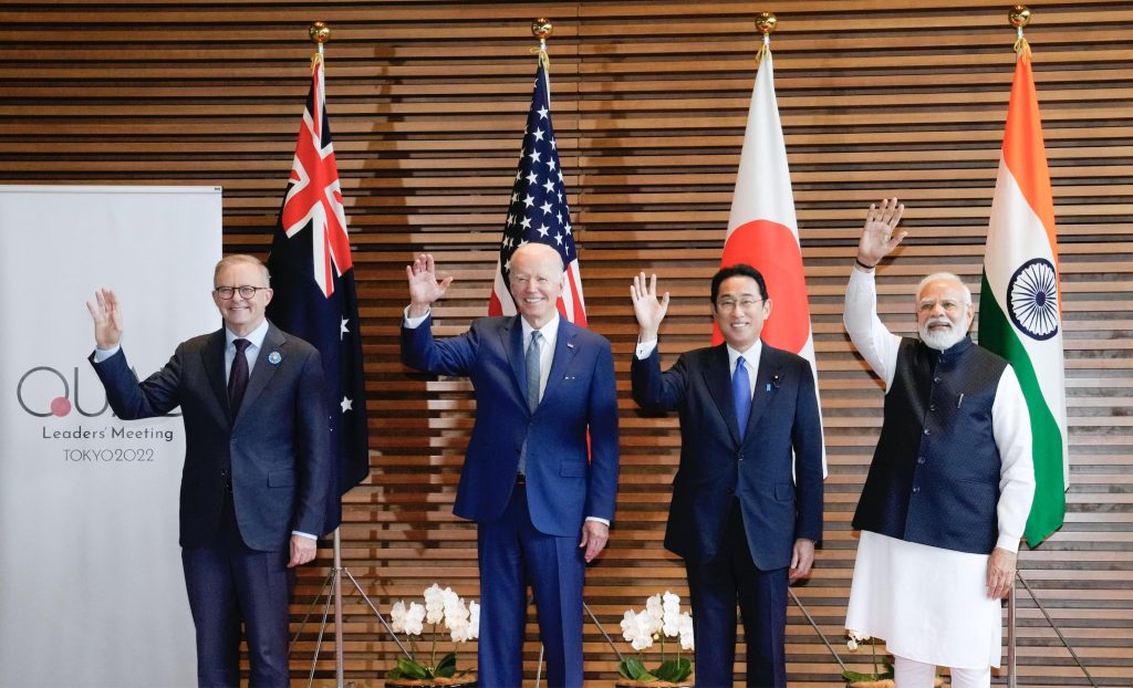 Joe Biden con i primi ministri di Australia, Giappone e Cina (Keystone)
