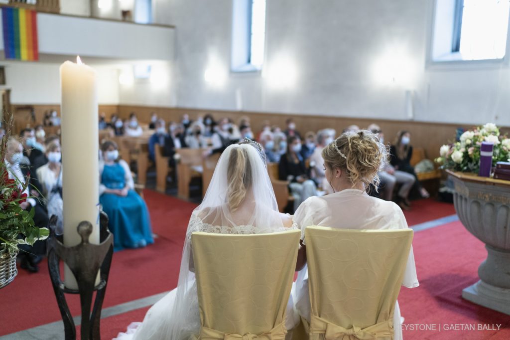 La Chiesa cattolica è contraria al matrimonio per gay e lesbiche, la Chiesa riformata è a favore (Keystone)