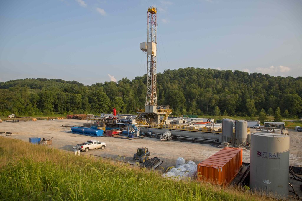 Un sito di estrazione di shale gas tramite fratturazione idraulica in Pennsylvania: la nuova tecnica è diffusa in tutti gli Stati Uniti (Keystone)
