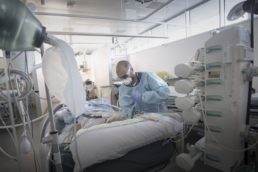 Diversamente da altri cantoni, per i malati di Covid l’EOC ha potuto mettere a disposizione un intero ospedale, la Carità di Locarno (Ti-Press)