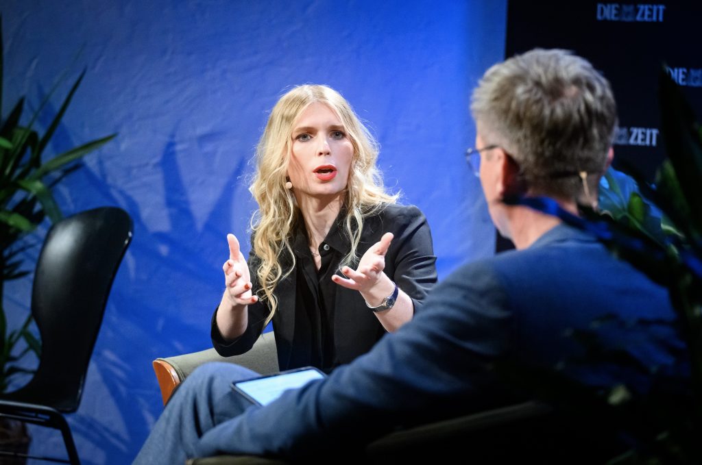 Chelsea Manning in un’intervista con «Die Zeit» il 23 novembre scorso (Keystone)