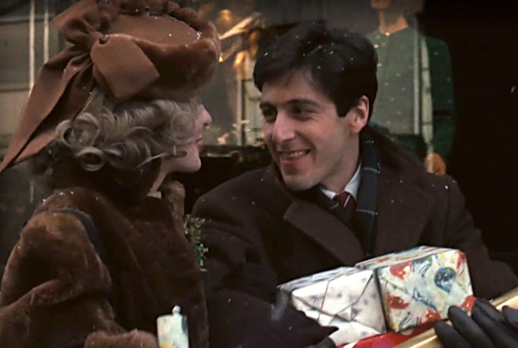 Il giovane Al Pacino nei panni di Michael Corleone nel film Il Padrino (still dal film omonimo, Paramount)