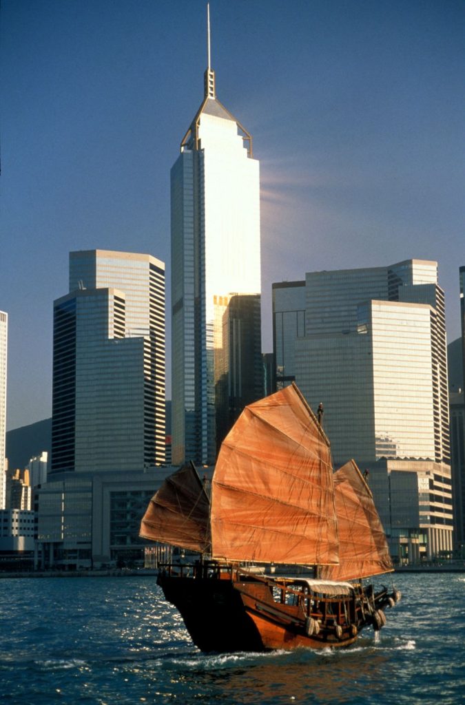 Barca a Victoria Harbour.