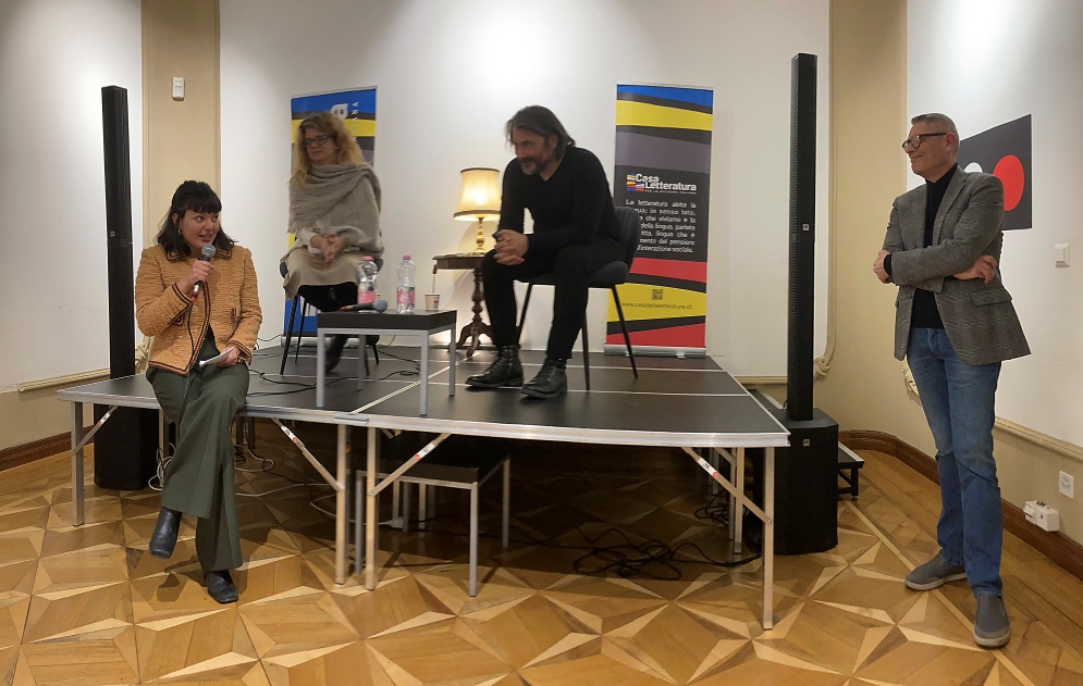 Da sinistra: Mara Travella, Maria Ferro (moderatrice), l’autore Domenico Dara, e Fabiano Alborghetti.