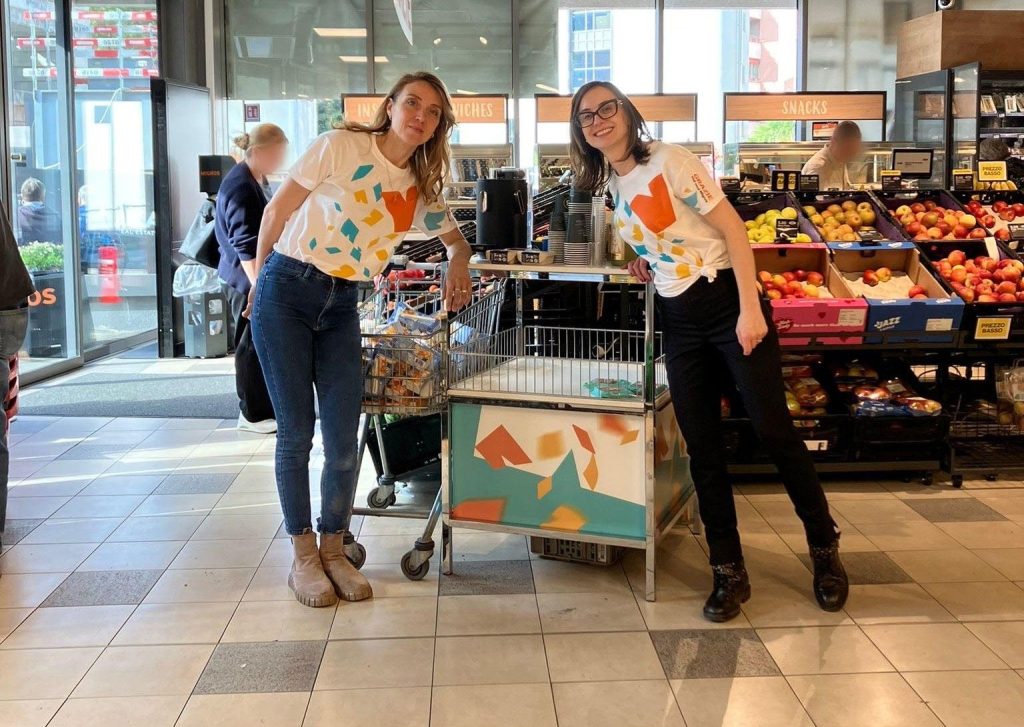 Romina e Francesca durante la Festa dei clienti il 23 maggio nella filiale di Migros Paradiso 