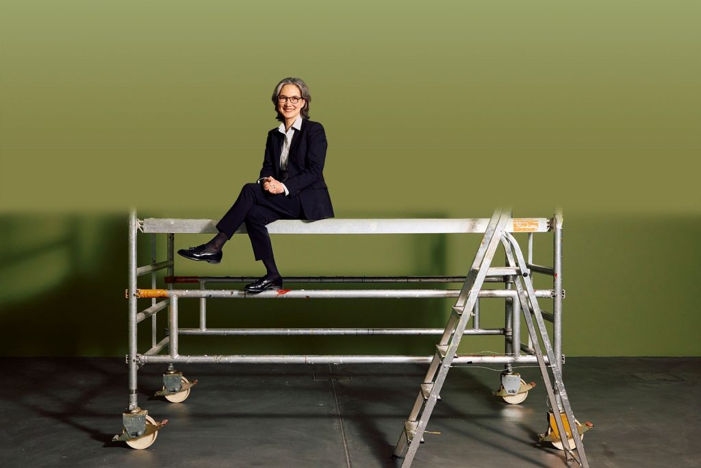 Mira Song durante i lavori per la nuova mostra al Migros Museum für Gegenwartskunst (Lucas Ziegler)