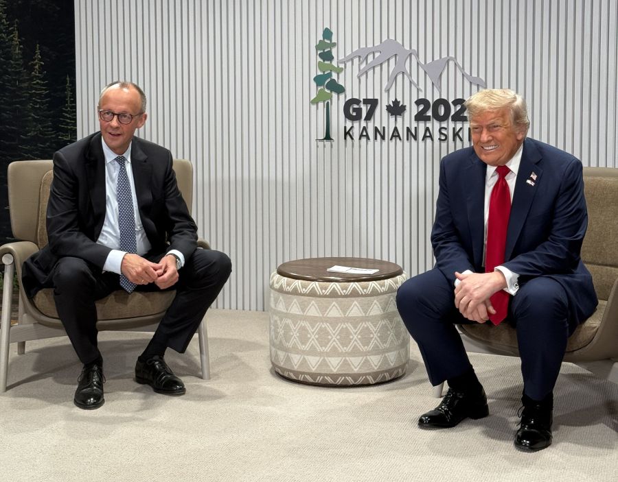 Il cancelliere tedesco Friedrich Merz, a sinistra, ha assunto una posizione molto favorevole a Donald Trump. (Wikimedia Commons)