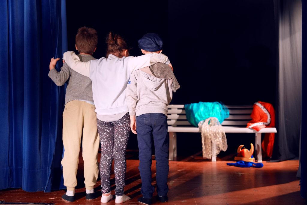 I corsi di teatro per bambini è una delle attività più importanti dell’Associazione Scintille (scintille.ch)