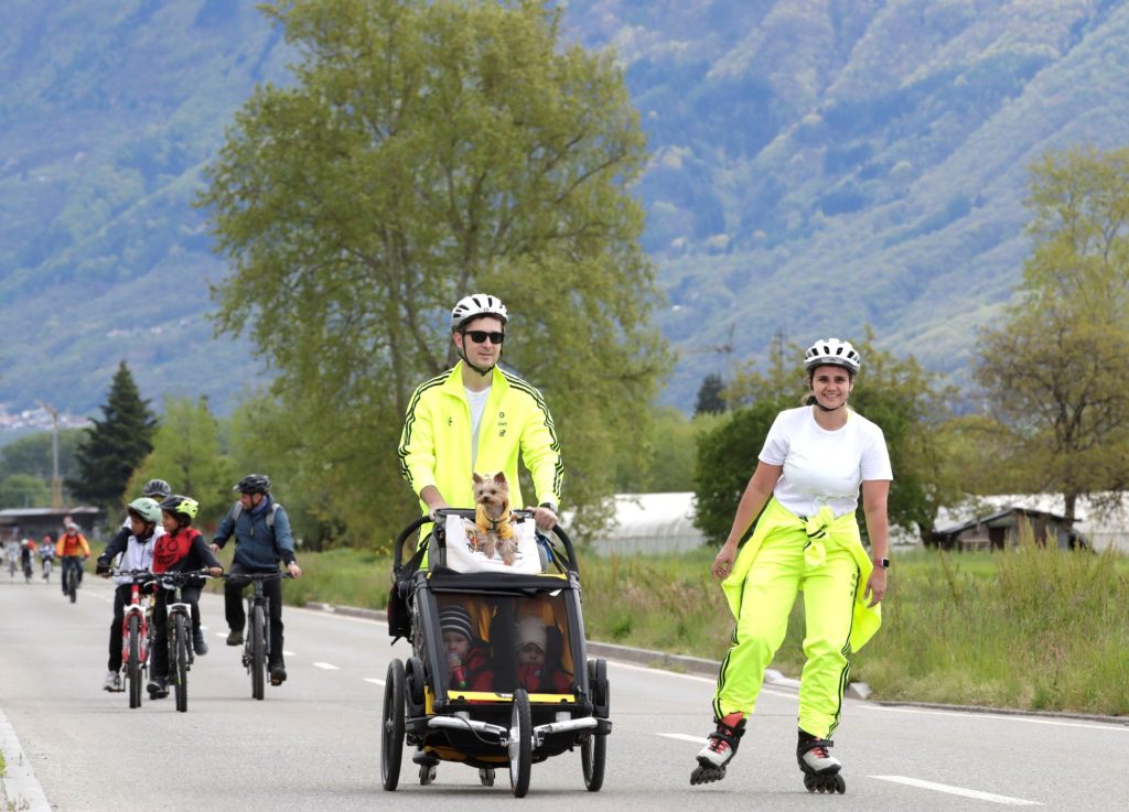 A piedi, sui roller, in bicicletta, a piedi o in passeggino: slowUp offre qualcosa per tutti (Foto Garbani)