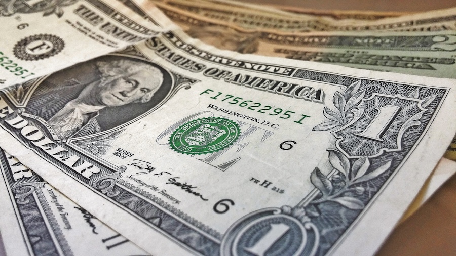 Oltre a favorire gli esportatori americani in Europa, e a danneggiare gli esportatori europei in America, il deprezzamento del dollaro è anche un incentivo a investire negli Stati Uniti: costa meno che in passato. (Wikimedia Commons)