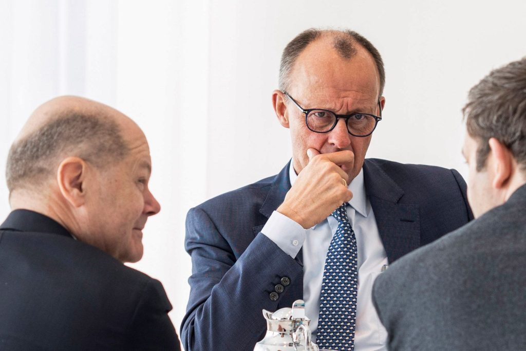 Da sinistra: l’ex cancelliere Olaf Scholz e Friedrich Merz (Keystone)