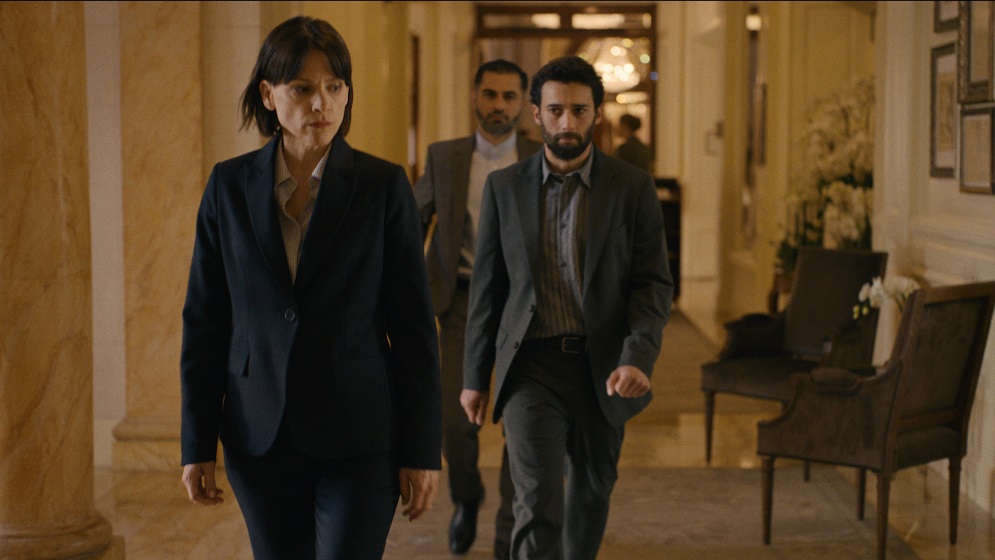 In "The Deal" si sviluppa un intreccio che oggi sembra più che mai toccare l’attualità