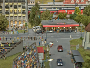 Un Paese su rotaia ricomposto al millimetro Un Paese su rotaia ricomposto al millimetro