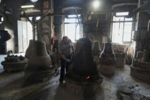 Un&rsquo;officina del bronzo che resiste al tempo