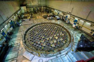 Dentro una centrale nucleare che si sta lentamente spegnendo