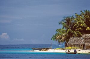 San Blas, il mare ai piedi