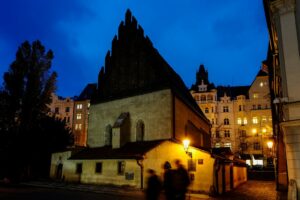 A Praga tra lapidi inquiete e antiche bizzarrie