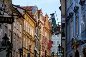 A Praga tra lapidi inquiete e antiche bizzarrie